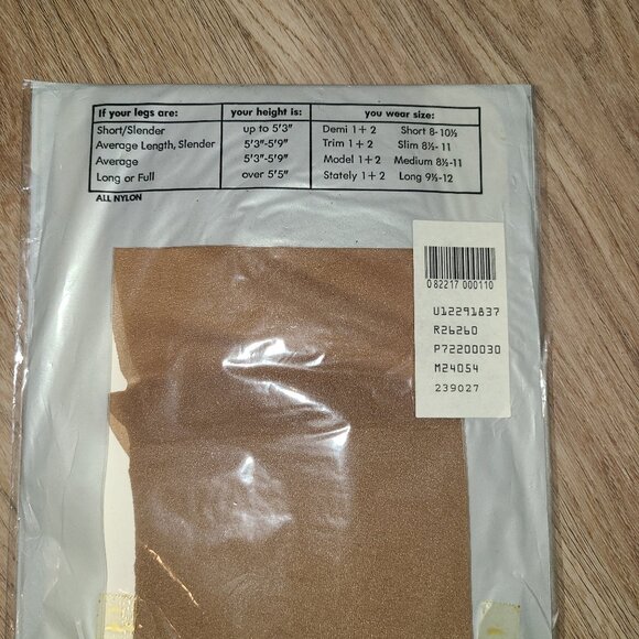 1960's VTG NEW 1 Piar Round The Clock Garter Stockings Bare Beige Fits 8.5 - 11 - Picture 2 of 4